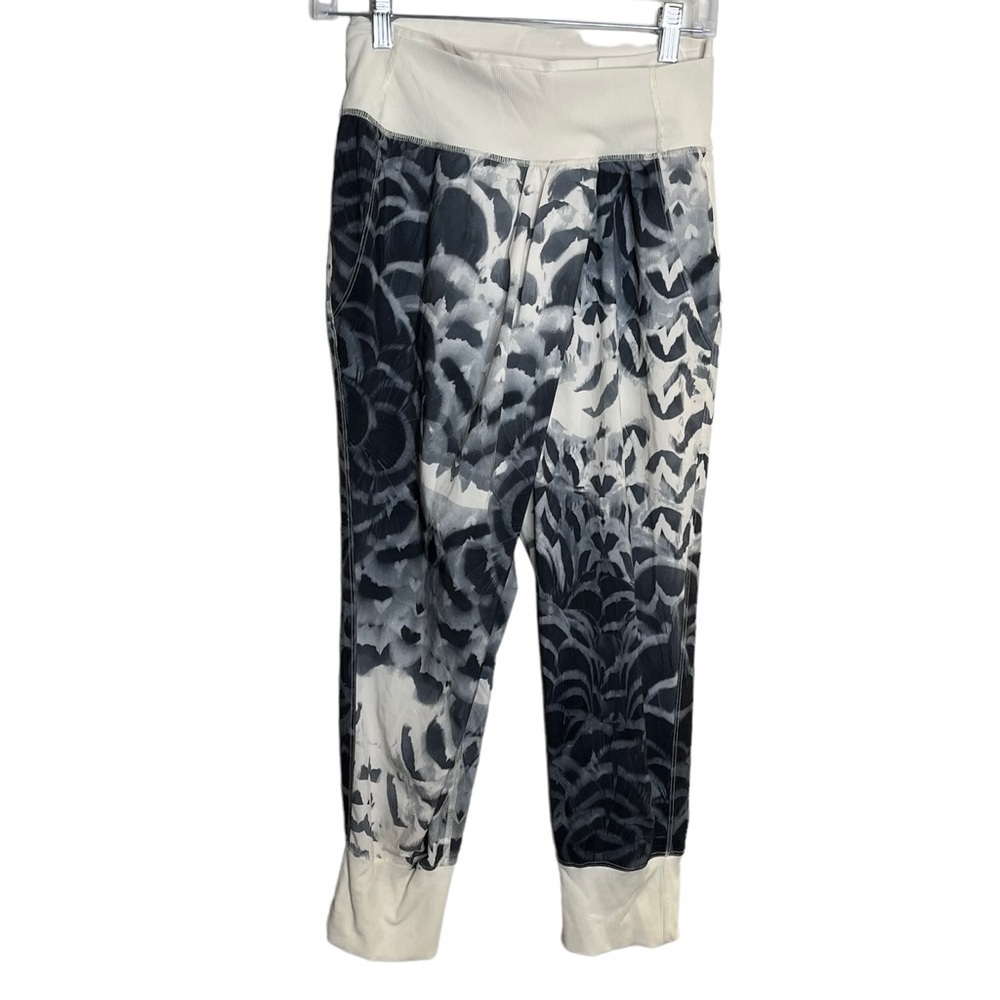 𝅺LULULEMON Athletica Dance To Yoga Pants Angel Wing Pretty Plume